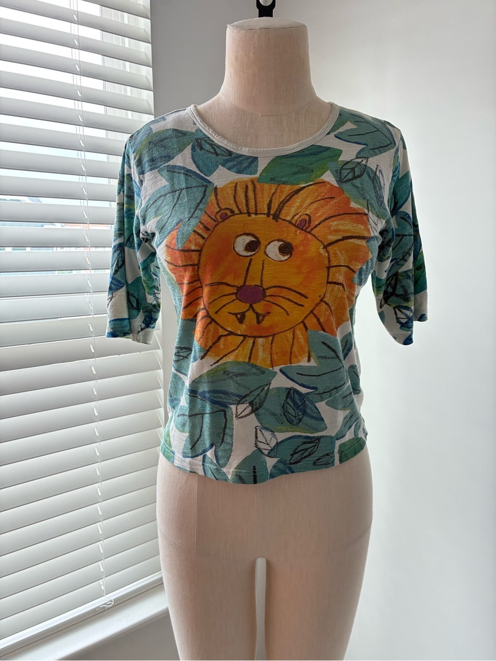 Women's Lion Floral Print Lightweight T-Shirt